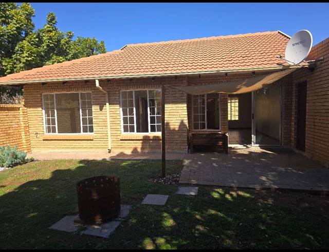 2 BEDROOM TOWNHOUSE FOR SALE IN SINOVILLE